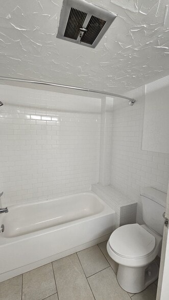 Building Photo - 1670 NE 191st St