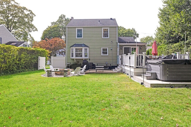 Building Photo - 27 Willowbrook Pl