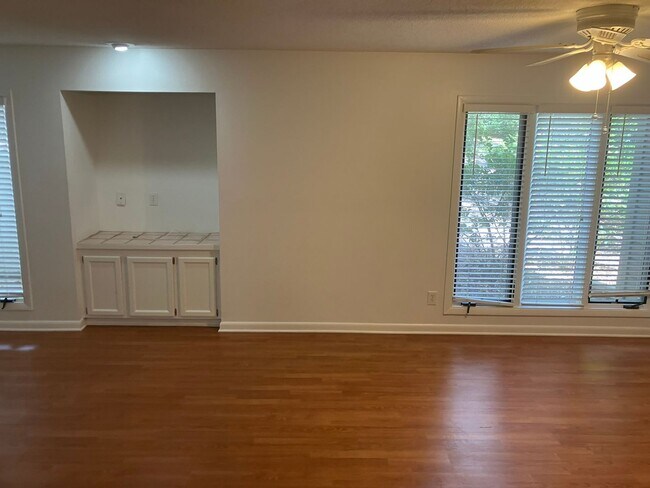 Building Photo - 1 BR / 1.5 BA at Saint Andrews Commons (Pa...