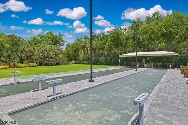 Building Photo - 5000 Royal Shores Dr