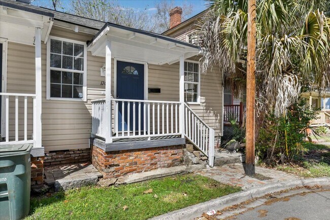 Building Photo - 1709 Le Grand St