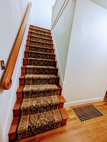 Stairway - 2543 NE 31st Ave