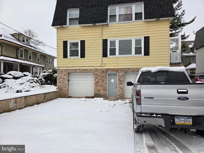 Building Photo - 15 W Plumstead Ave