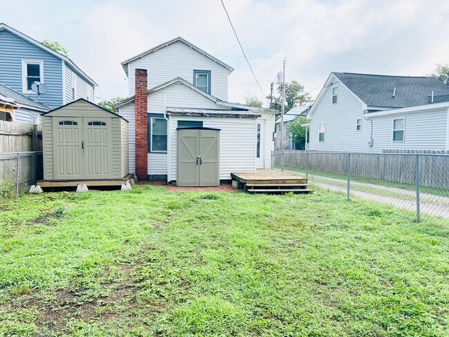 Building Photo - 409 W Colonial Ave