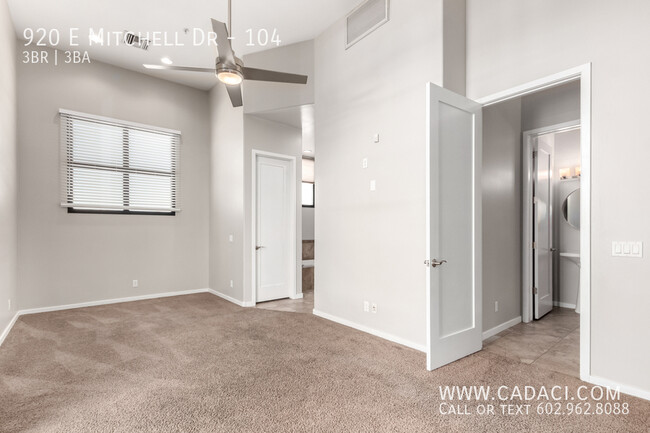 Building Photo - Mitchell Lofts 3 bed 2.5 bath Townhouse