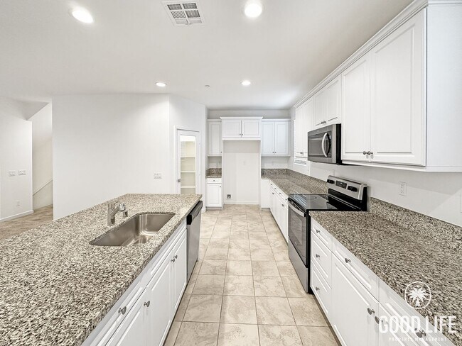 Building Photo - Beautiful 3BR Home in Stanton | Private Yard + 3 Car Attached Garage