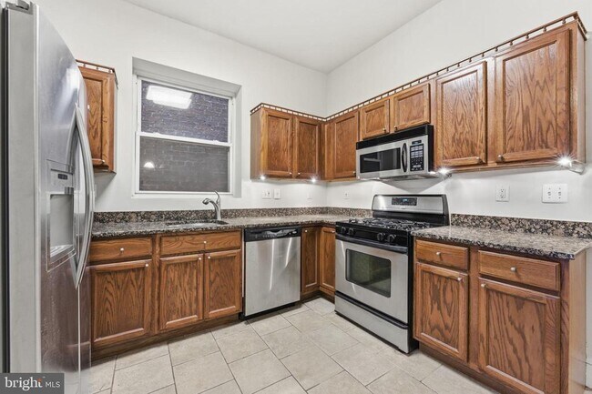 Building Photo - 1362 Irving St NW