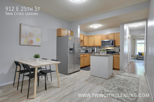 Building Photo - 3 Bedroom 1 Bath Unit - W/D On Site - Furn...