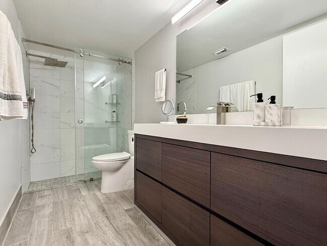 Building Photo - 10615 Ocean Palm Way