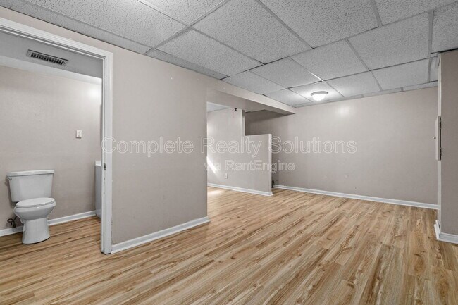 Building Photo - 10465 Lord Dr