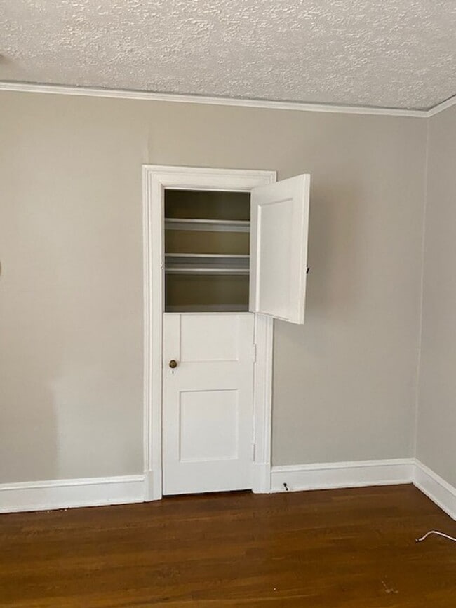 Building Photo - Sophisticated Living in The Fan: 2 Bedroom...