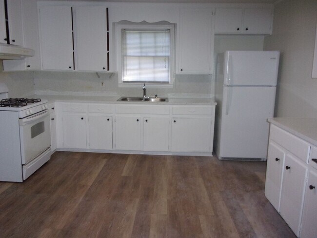 Building Photo - 202 Shurley St