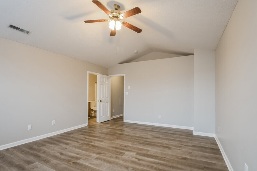 Building Photo - 443 Grabill Dr