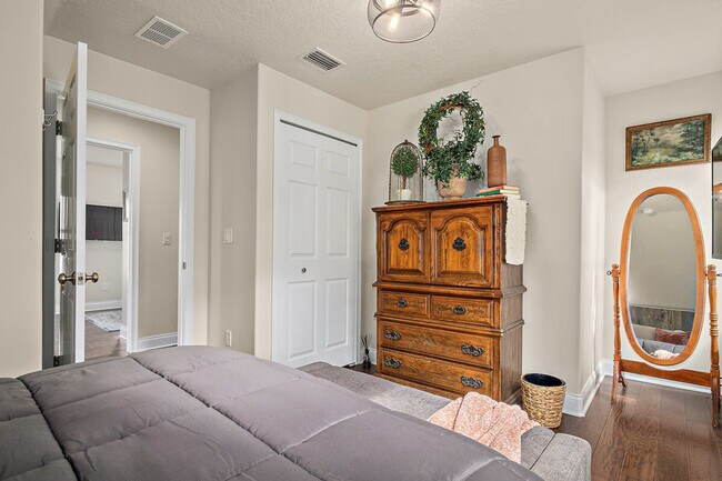 Building Photo - 27 Desoto Pl