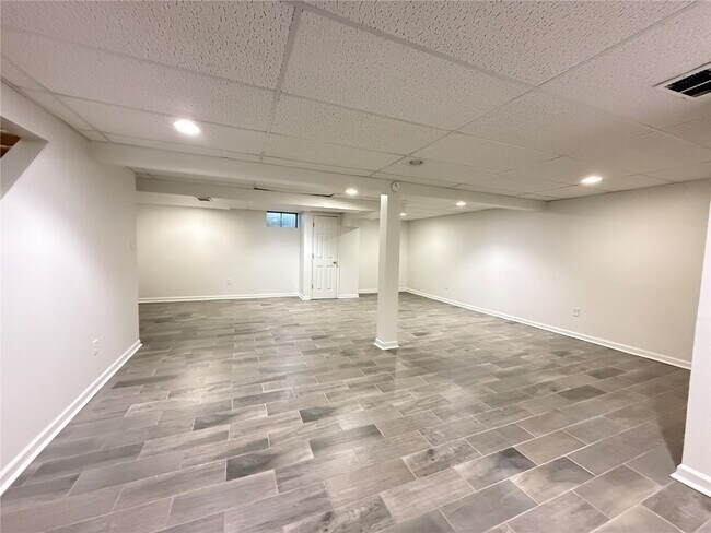 Building Photo - 1133 Westmoor Pl