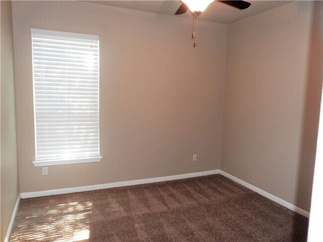 Building Photo - Wonderful 3-Bedroom Home For Rent In Round...