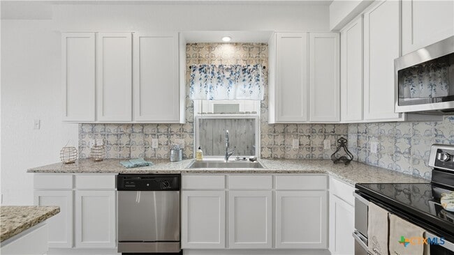 Building Photo - 223 Sapphire Dr