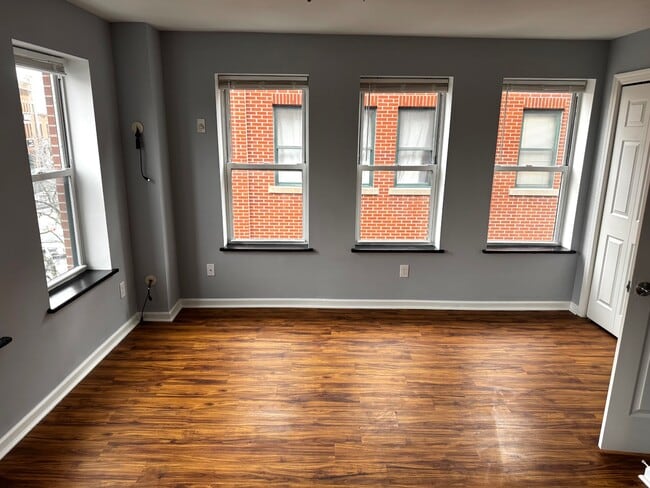 Building Photo - 133 Walton St