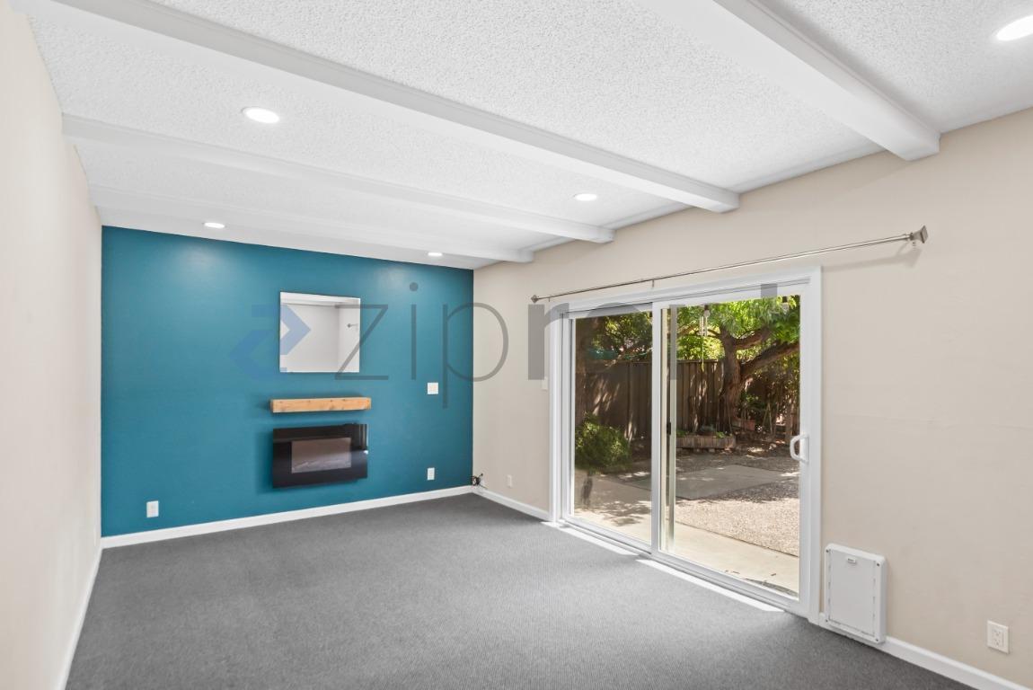 Building Photo - Unit