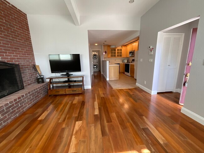 Open concept with full kitchen - 2452 Harding Ave