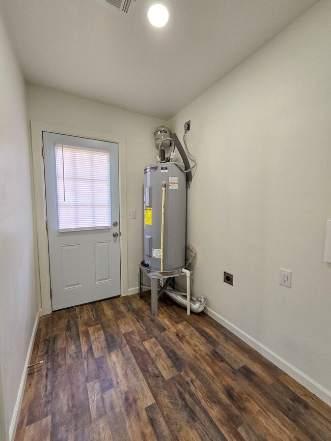 Building Photo - 3 Bedroom, 1 Bath Home in Shawnee!