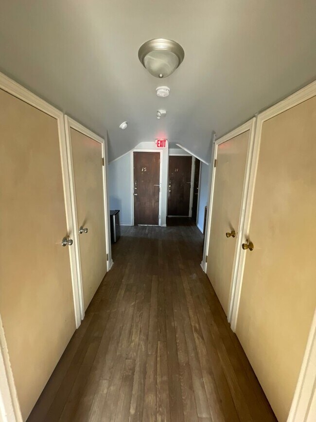 Building Photo - 725 Church St