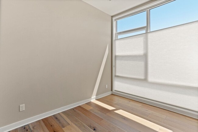 Building Photo - Available Now! Recent build! Professionally Managed// 2 bedroom 2 bathroom Luxury Condo// Petworth!