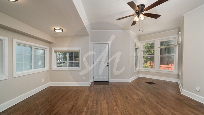 Building Photo - 520 W Pikes Peak Ave