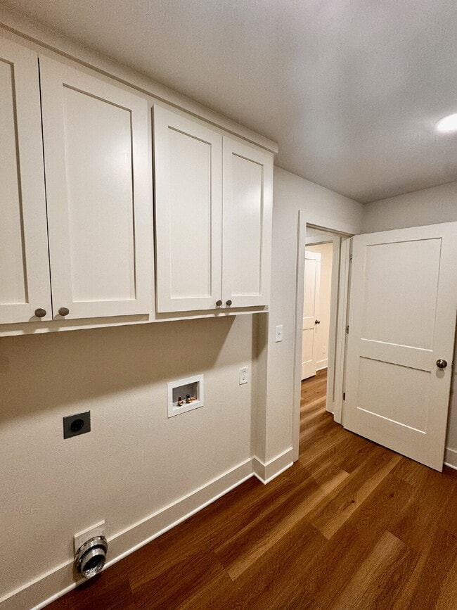 Building Photo - 14911 Dutchmans Dr