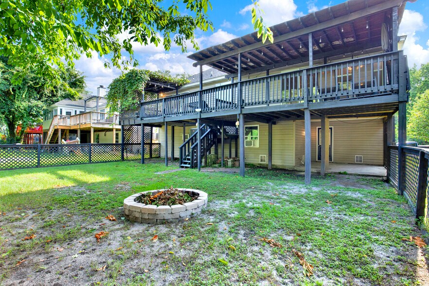 Building Photo - 111 Teakwood Dr