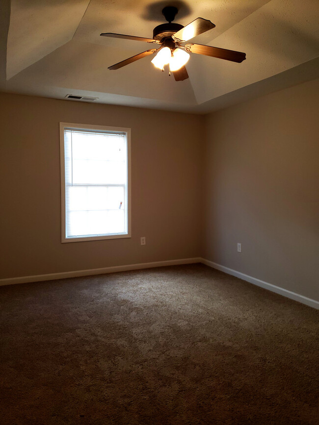 Building Photo - 4 Bed x 2 Bath Split Level Home (Sorry!  N...