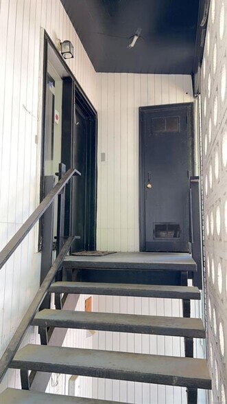 Building Photo - 3723 Wesley Dr