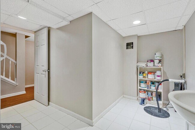 Building Photo - 6401 Old Scotts Ct