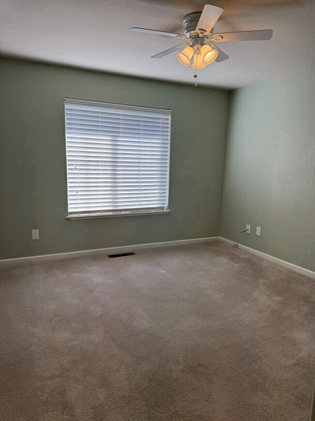 Building Photo - Beautiful Golf Course Home for Rent – Dayton, NV