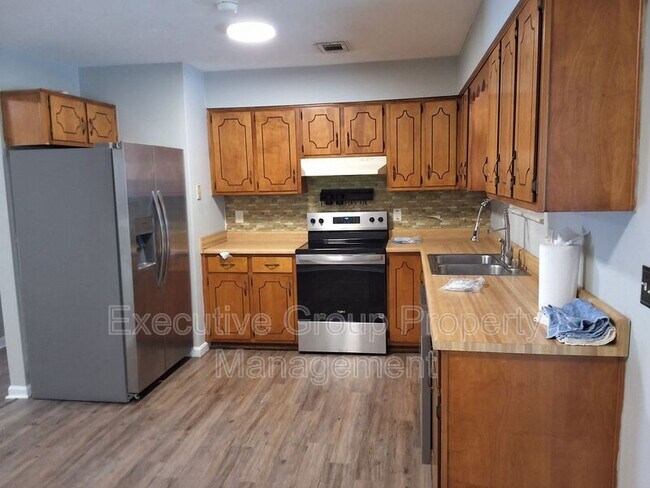 Building Photo - 1800 Preston St