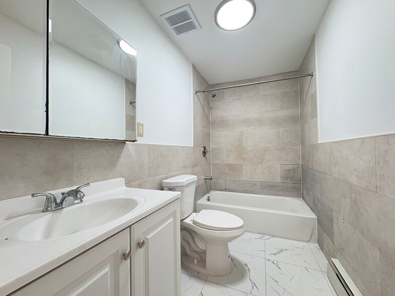 Building Photo - 31 Pearsall Ave