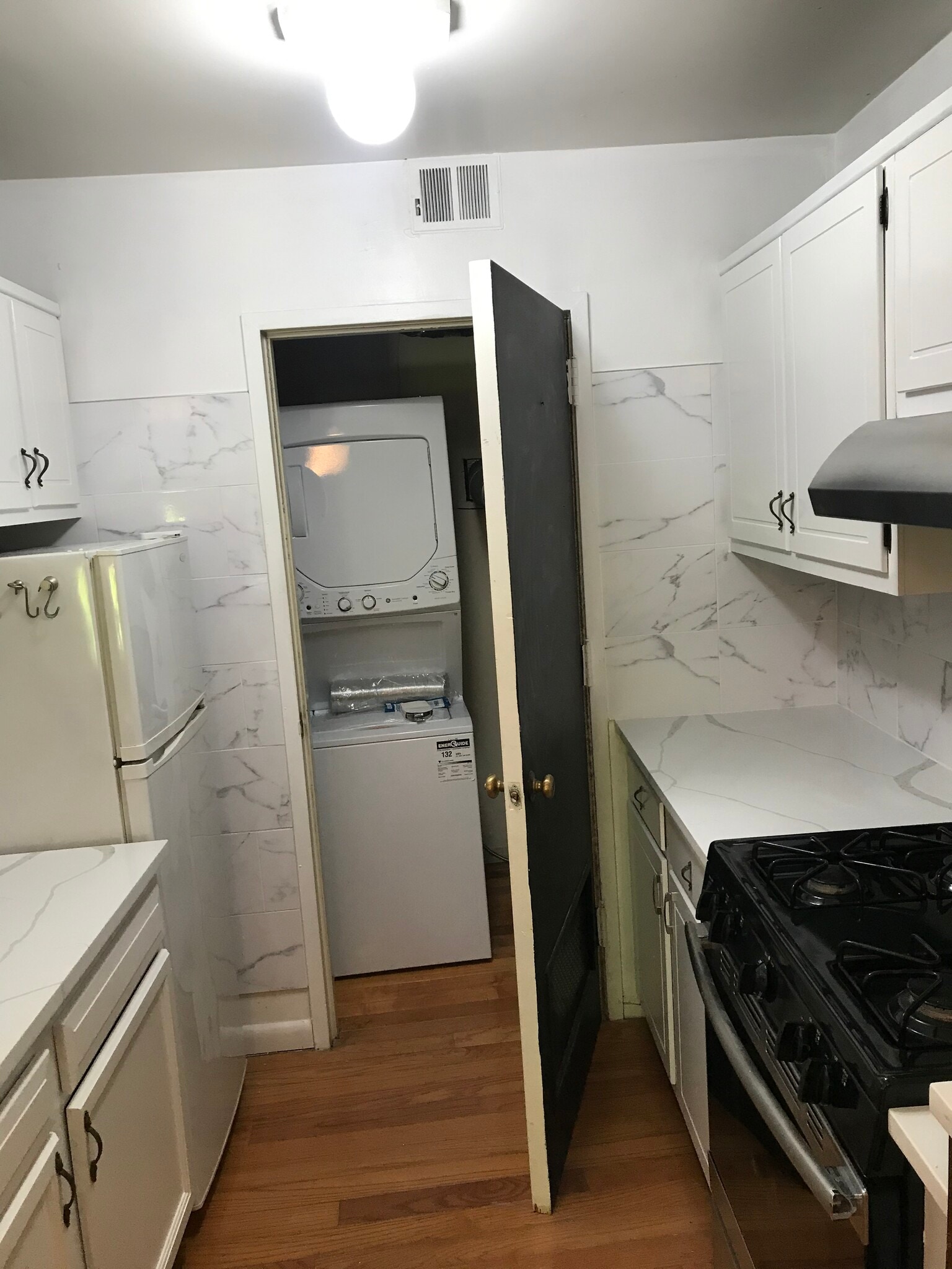 WASHER DRYER CLOSET - 226 Catharine St