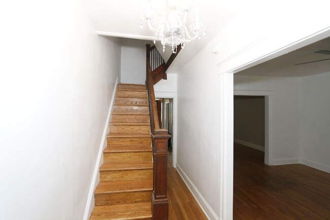 Building Photo - Lovely 3 bedroom home near Howard Universt...