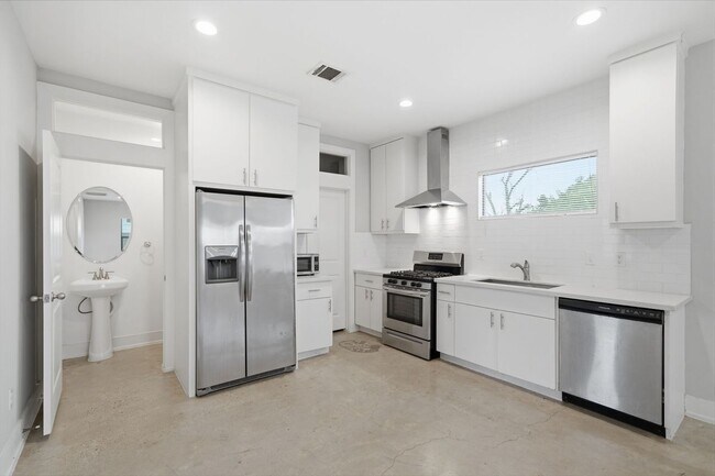 Building Photo - 603 Edgewood St
