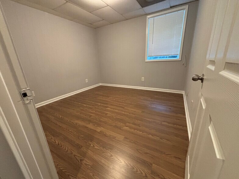 Building Photo - 3211 Country Ln