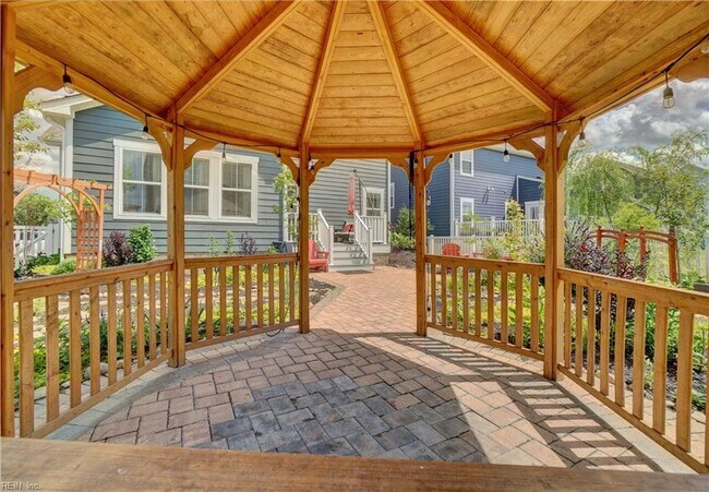 Building Photo - 800 Corcormant Ln