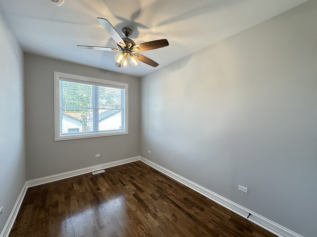 Building Photo - 555 N Springfield Ave