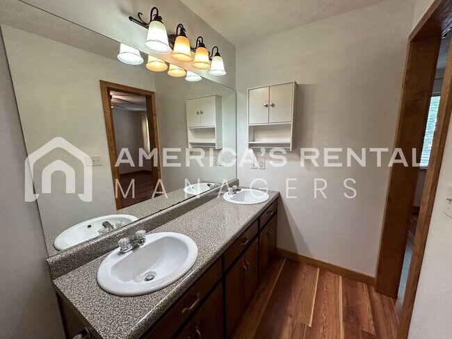 Building Photo - Home for rent in Lincoln!!! Available NOW!!!