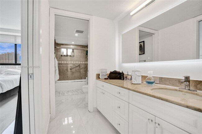 Building Photo - 900 NE Spanish River Blvd