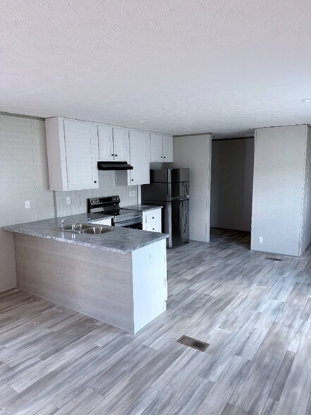 Building Photo - 29 Lakeview Dr