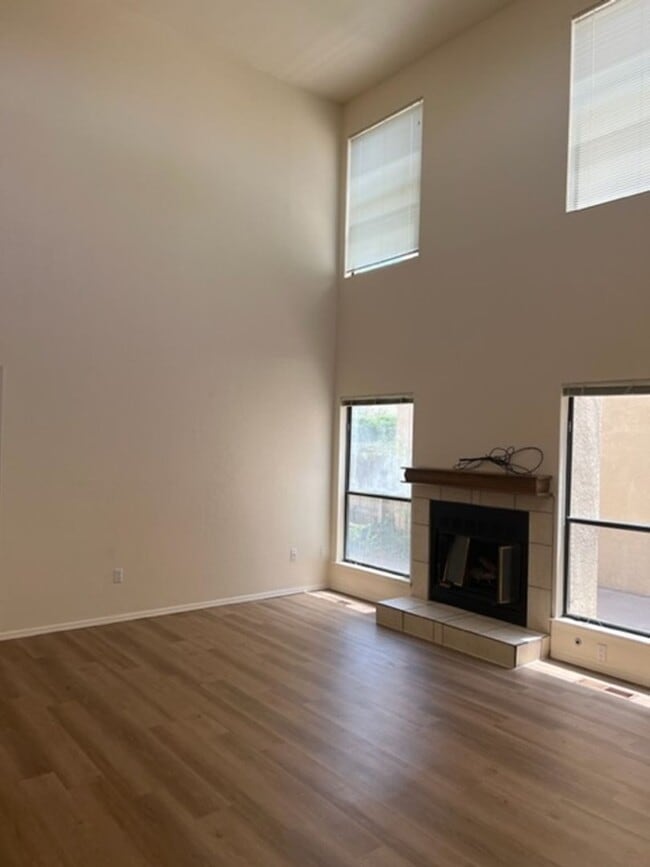 Building Photo - Beautiful 2 Bedroom 2 Bath 2 Car Garage Town House in the foot hills COMING SOON! Available 12/22...