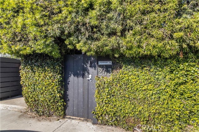 Building Photo - 243 Windward Ave