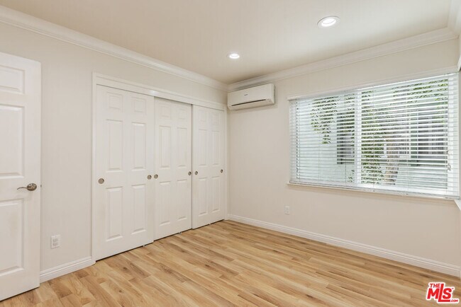 Building Photo - 10227 Autumn Leaf Cir