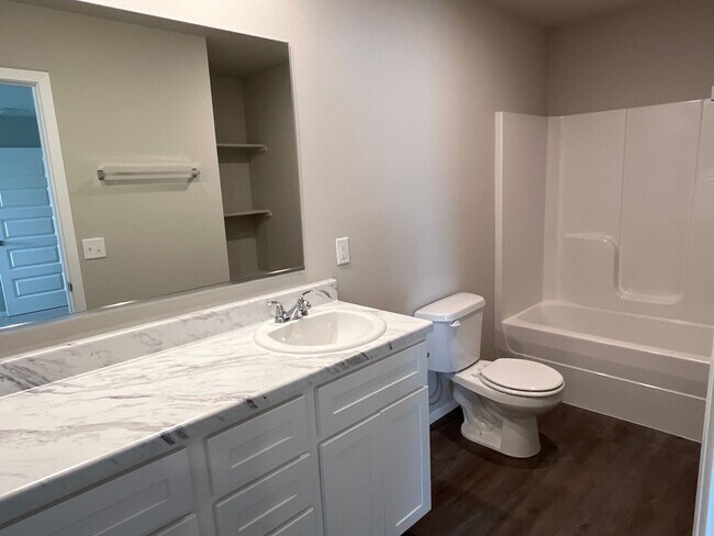 Building Photo - *Pre-leasing* Three Bedroom | Two Bath Hom...