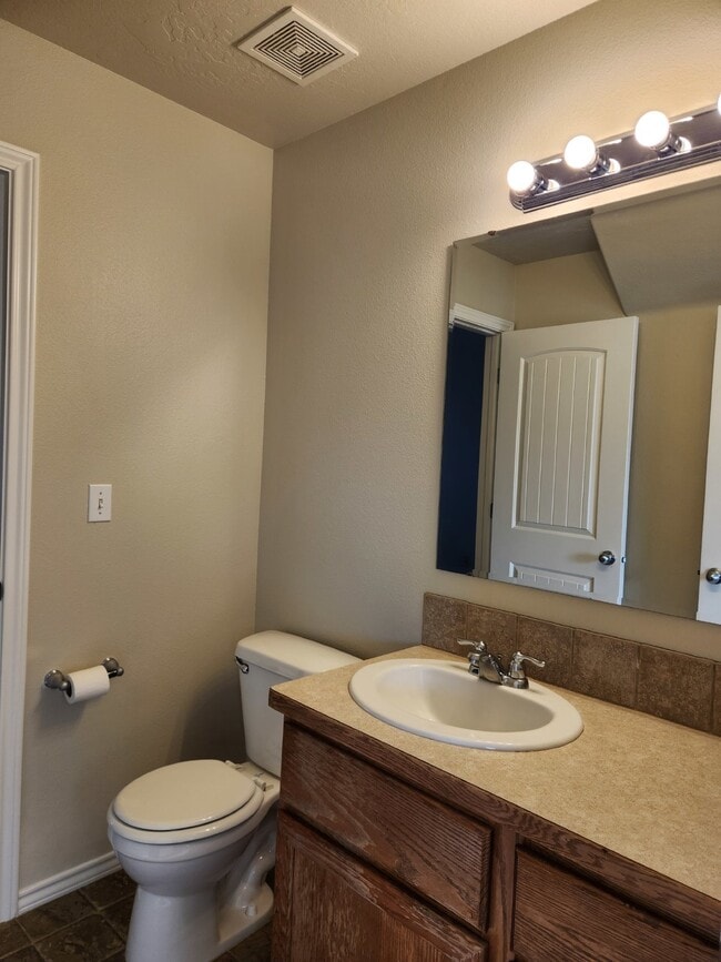 Building Photo - "Charming 4-Bedroom Boise Retreat with Cozy Fireplace and Spacious Living!"